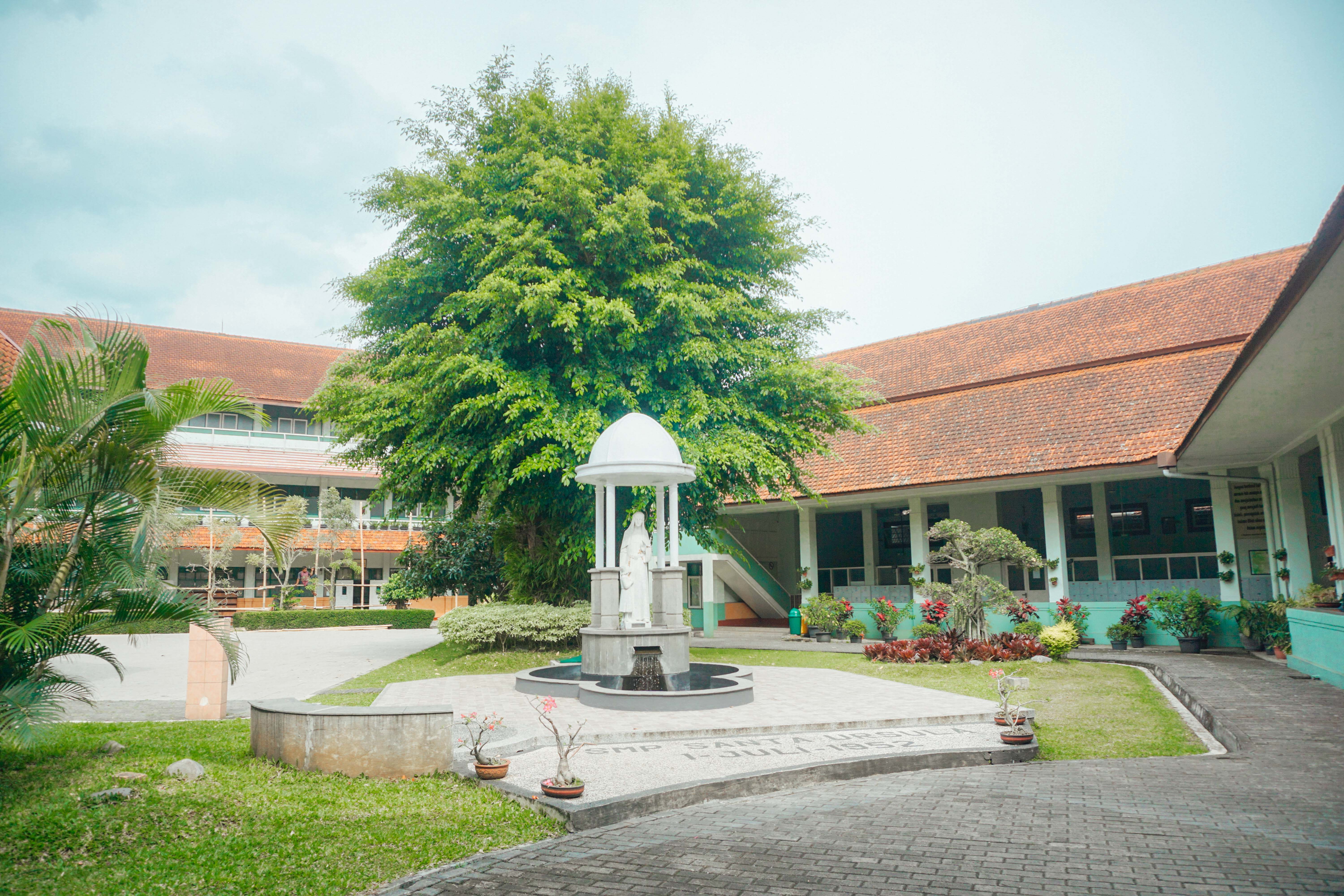 SMP Santa Ursula Bandung