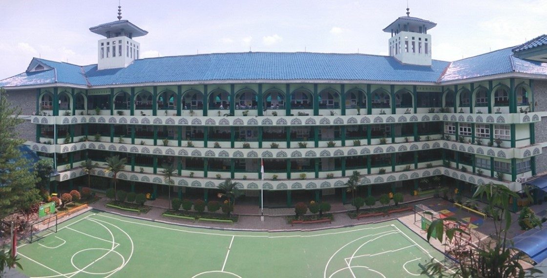 Al-Azhar 17 (Bintaro)